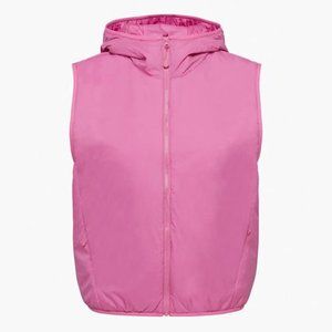 TnAction THE PILLOW PUFF VEST Color: BERRY FIZZ Size 2XS